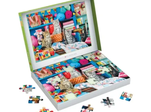 Connecting Pieces - Des Chatons dans l'Atelier de Couture