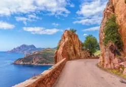 Route dans les Calanques de Piana, Corse